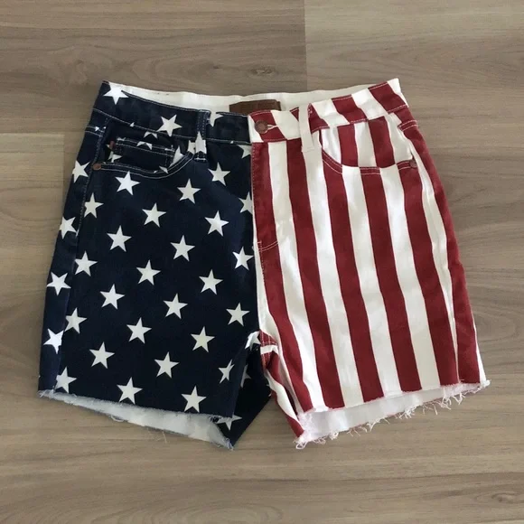 Judy Blue Star and Stripe raw hem  Denim Shorts L American Flag USA - Picture 2 of 9